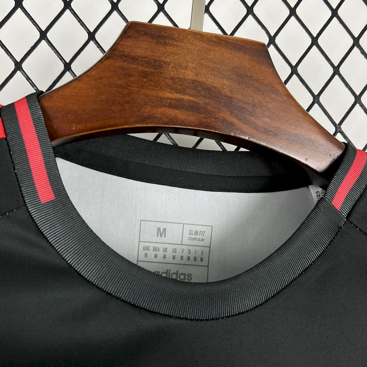 Camisola concept vermelha e preta 2025/26 - LANÇAMENTO