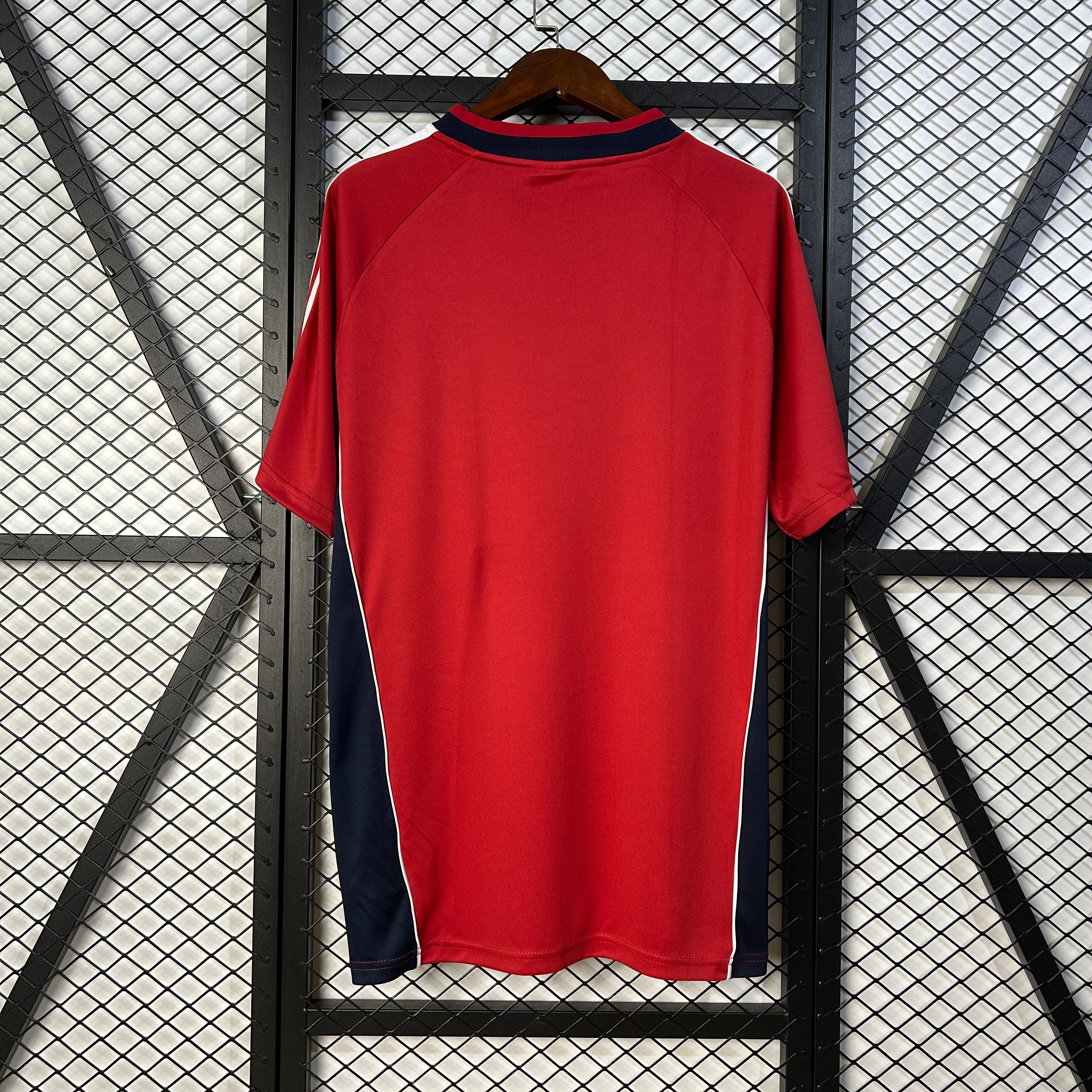 Camisola retro vermelha principal 99/2000