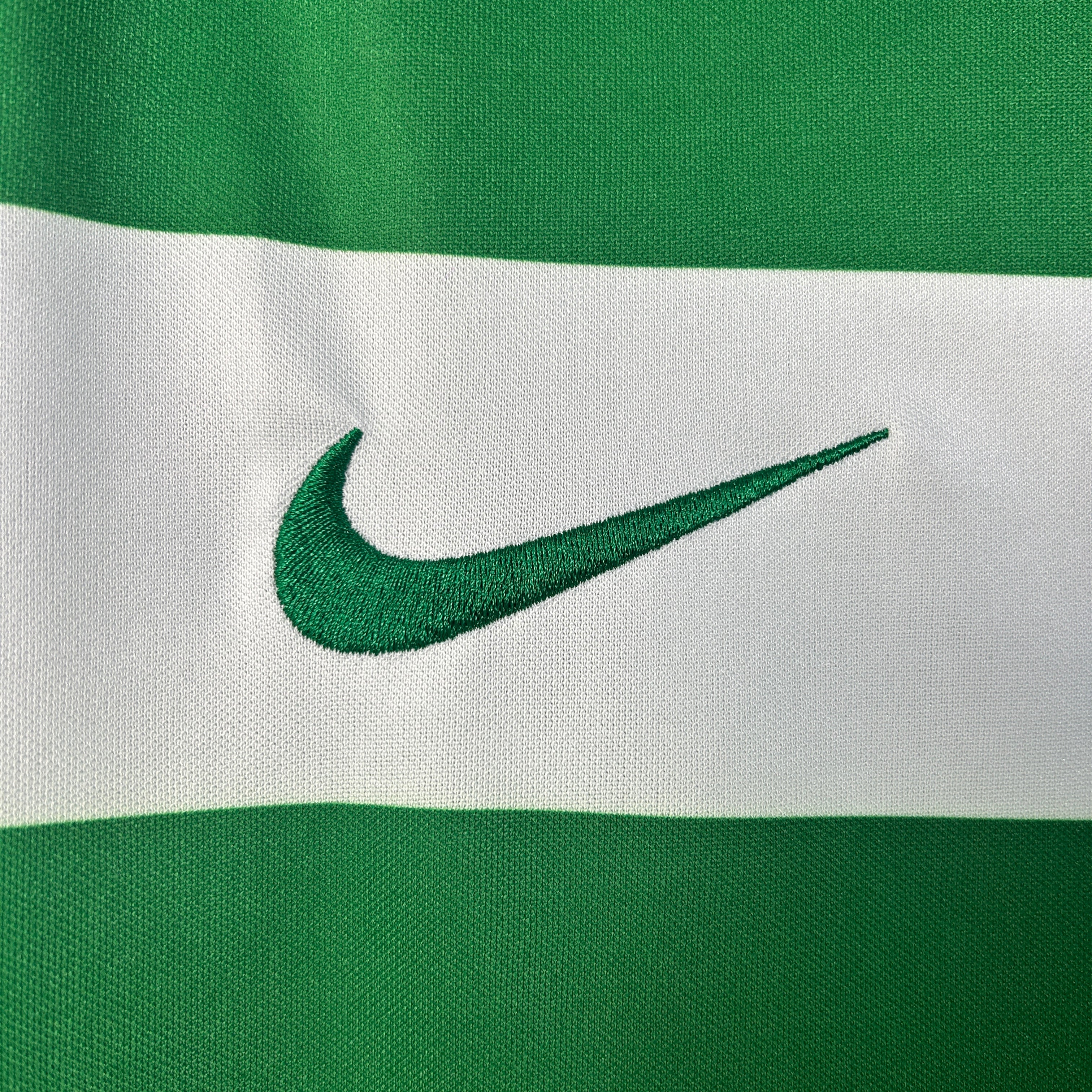 Camisola principal 2025/26 verde e branca