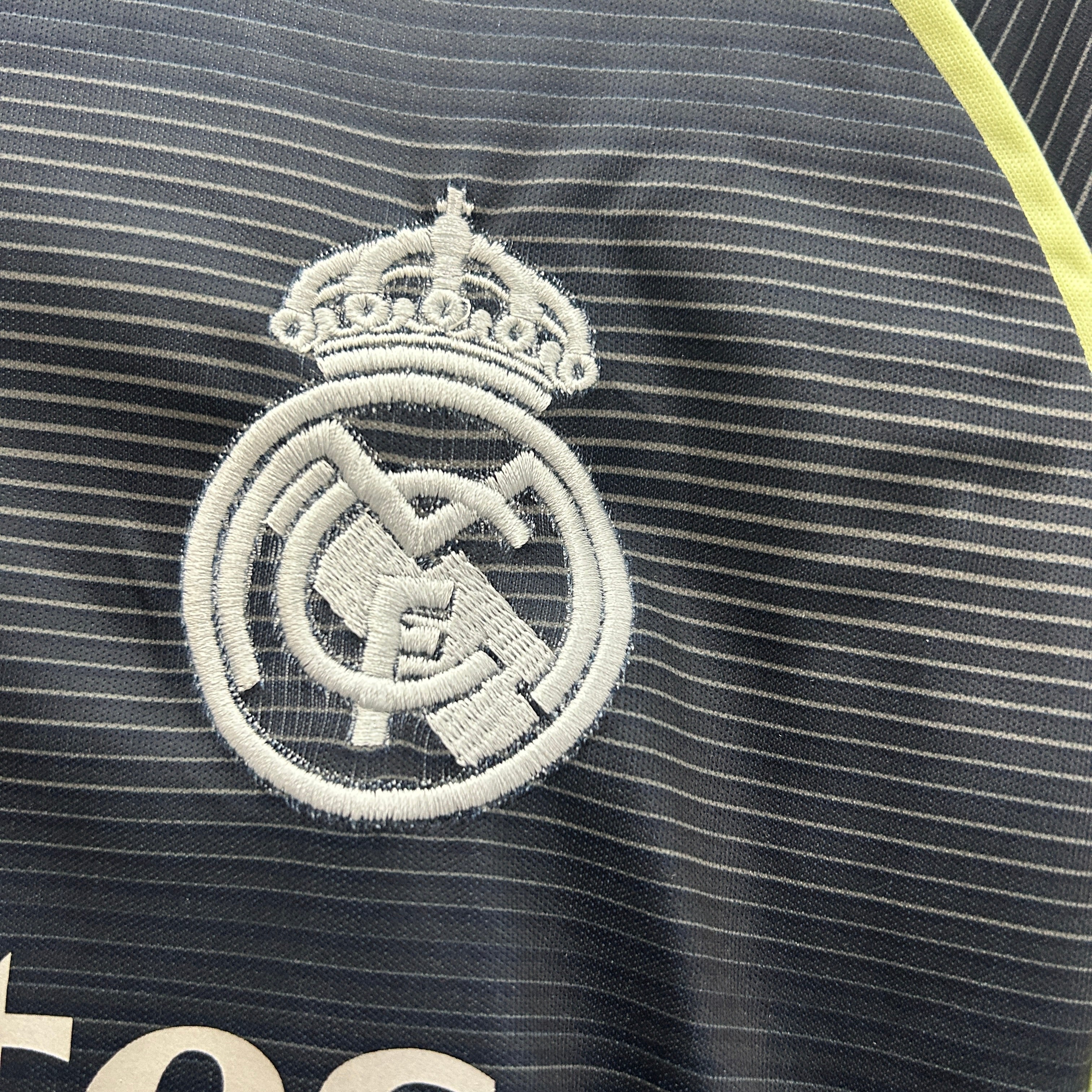Conjunto Infantil Real Madrid terceiro 2025/26