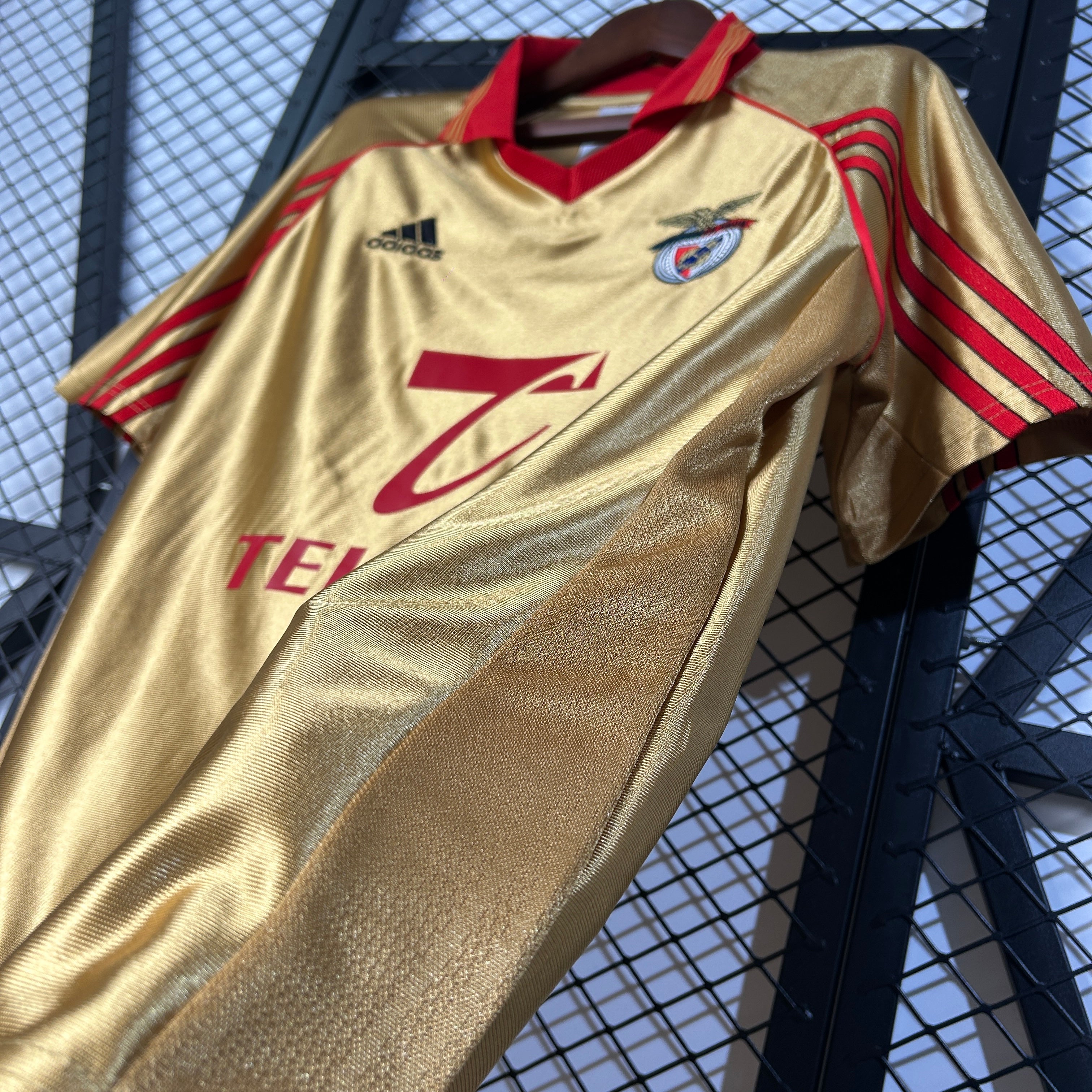 Camisola retro dourada alternativa 98/99