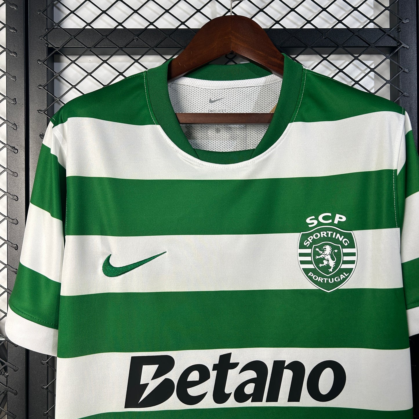 Camisola principal 2025/26 verde e branca