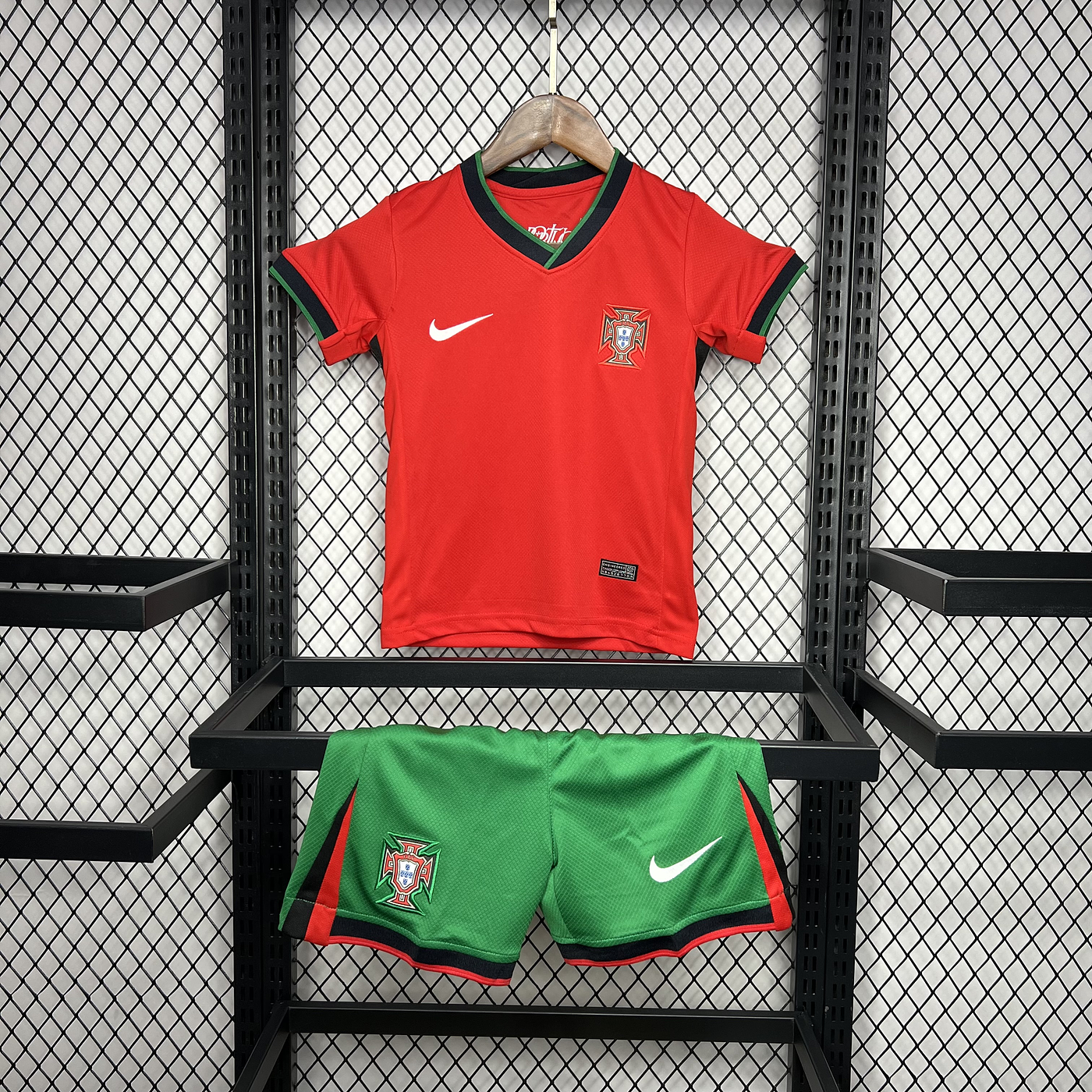 Conjunto infantil Portugal vermelho Home Euro 2024