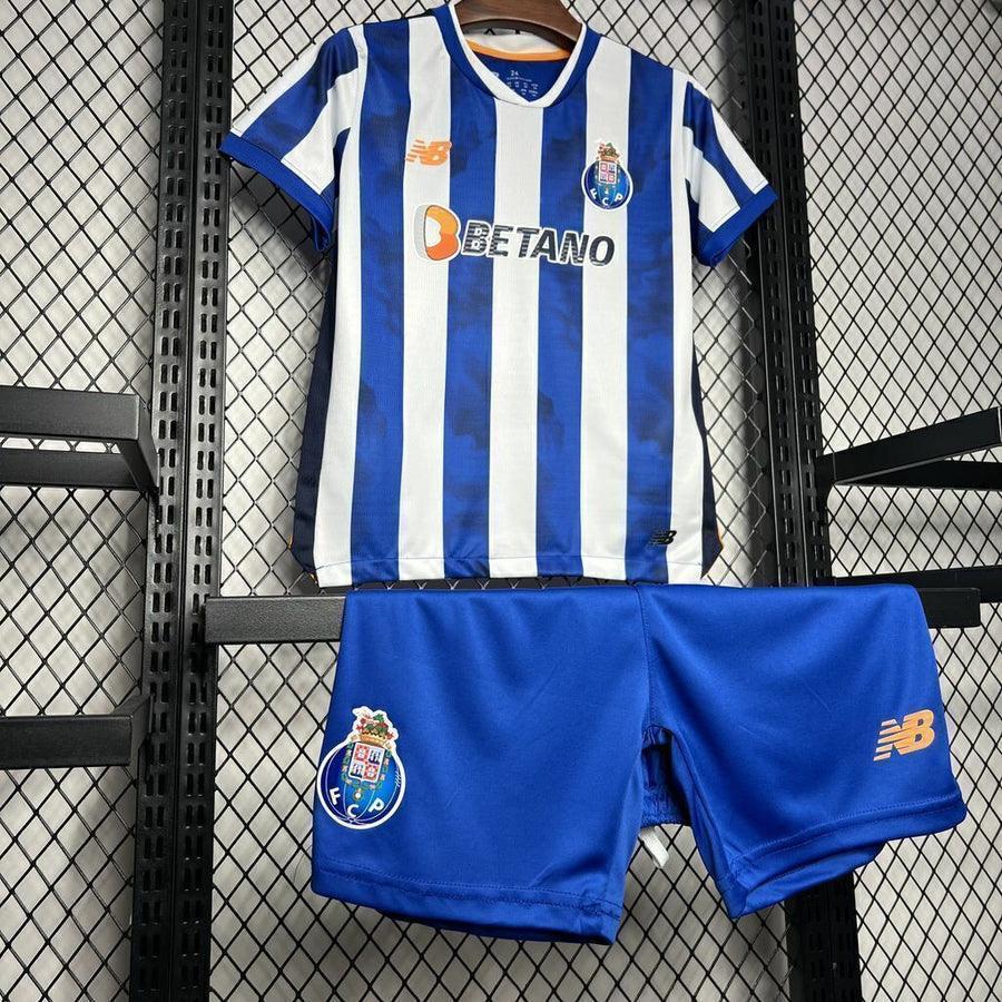 Conjunto infantil principal azul e branco 2024/25