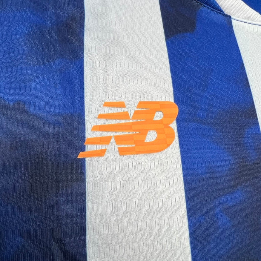 Camisola primeiro equipamento azul/branco 2024/25