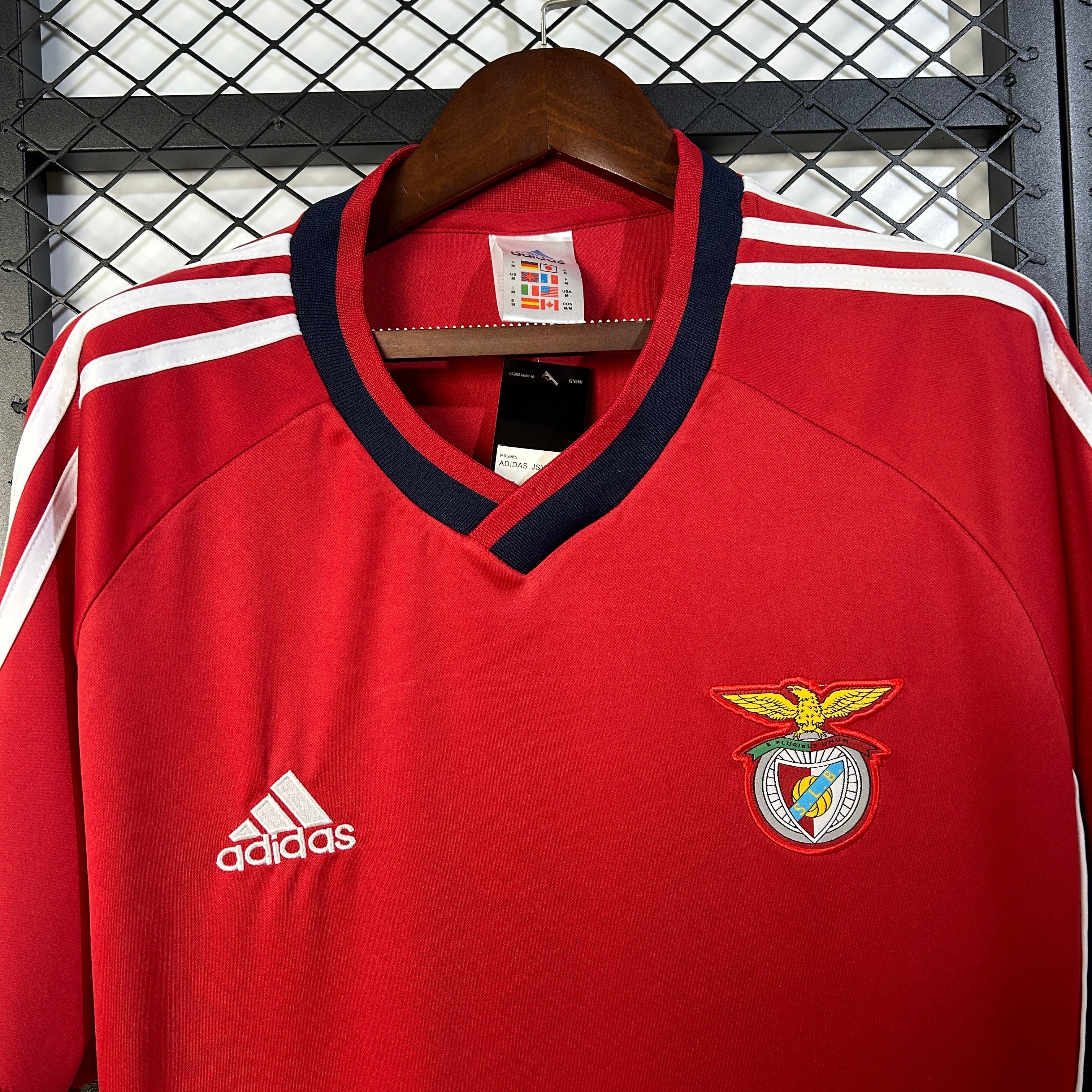 Camisola retro vermelha principal 99/2000