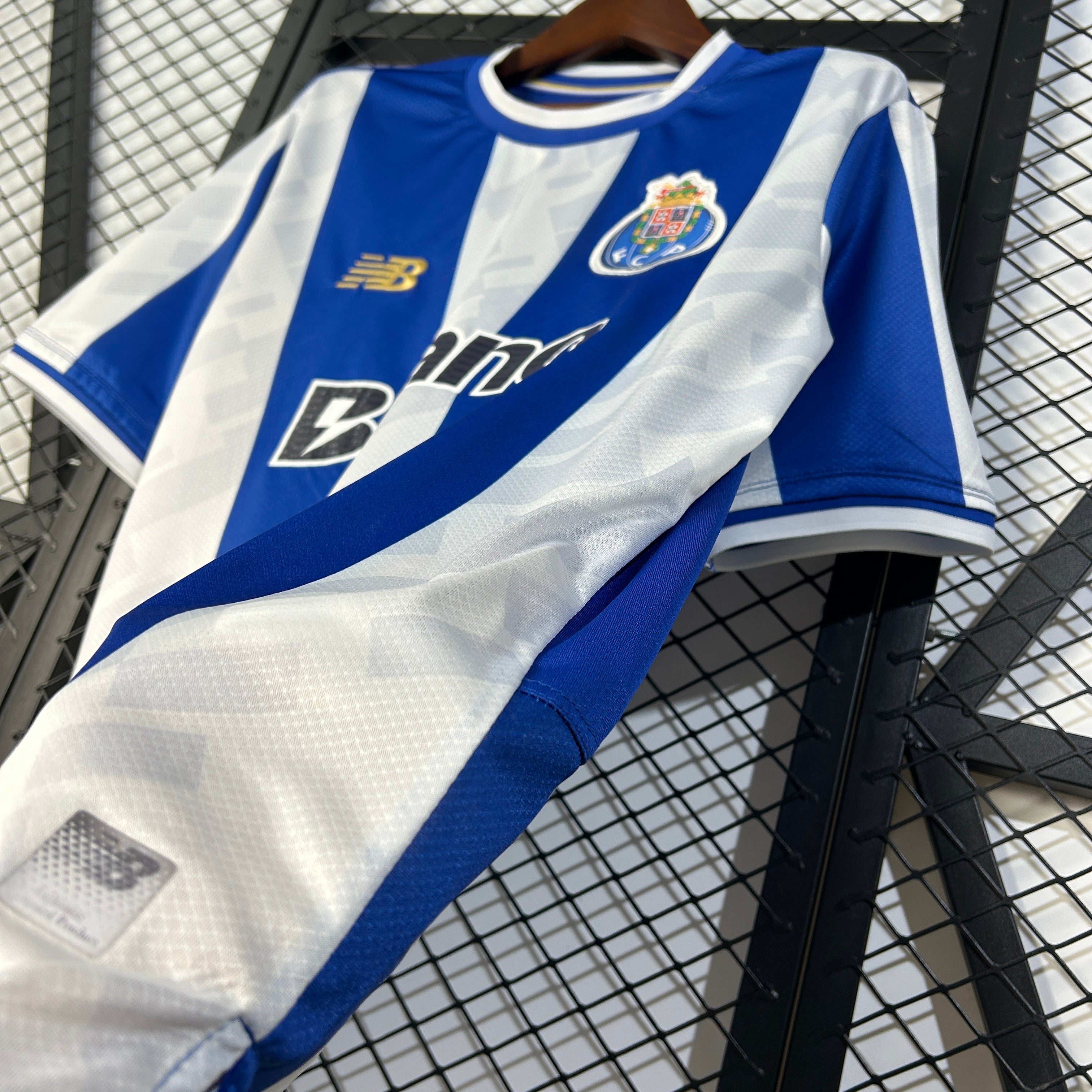 Camisola primeiro equipamento azul/branco 2025/26 Emblema bordado