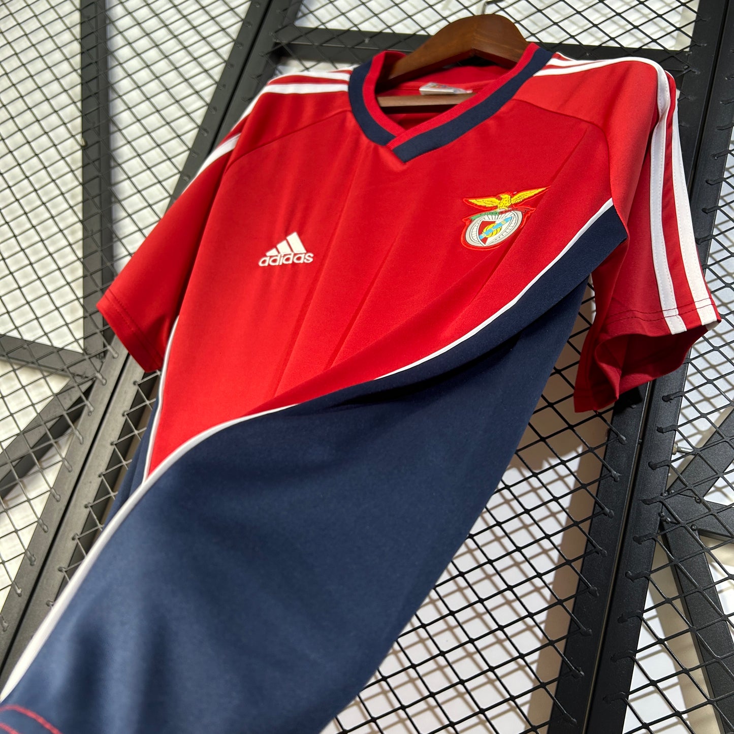 Camisola retro vermelha principal 99/2000