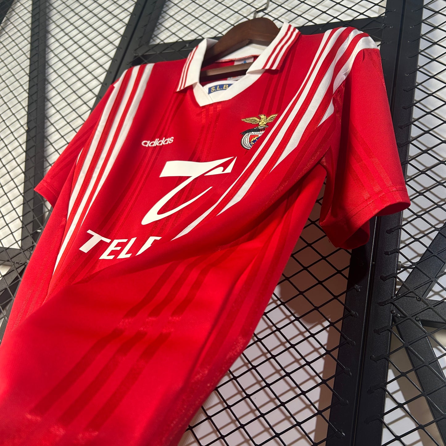 Camisola retro vermelha principal 1997/98