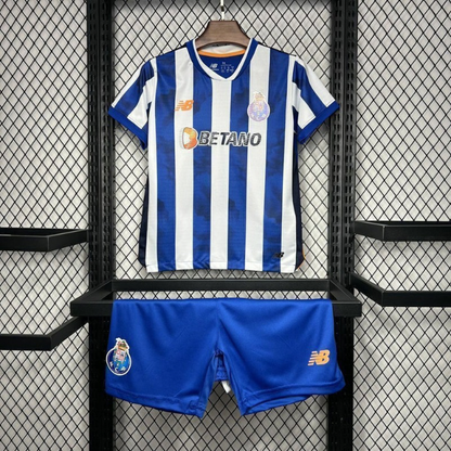 Conjunto infantil principal azul e branco 2024/25