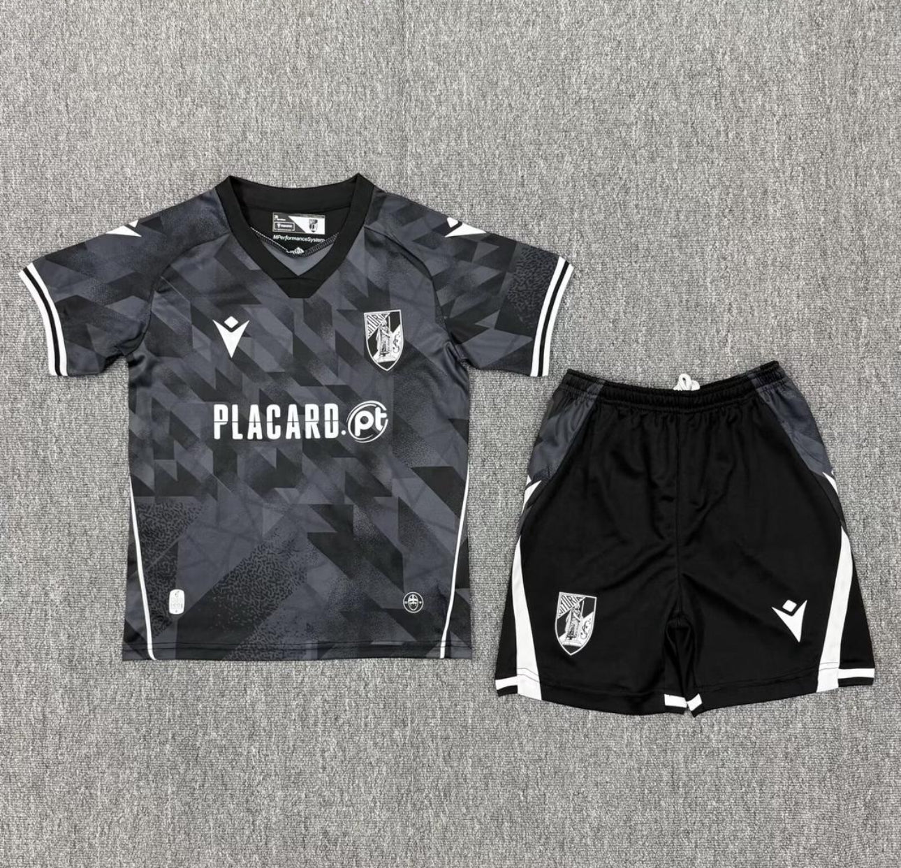 Conjunto infantil Vitória Guimarães alternativo preto 2025/26