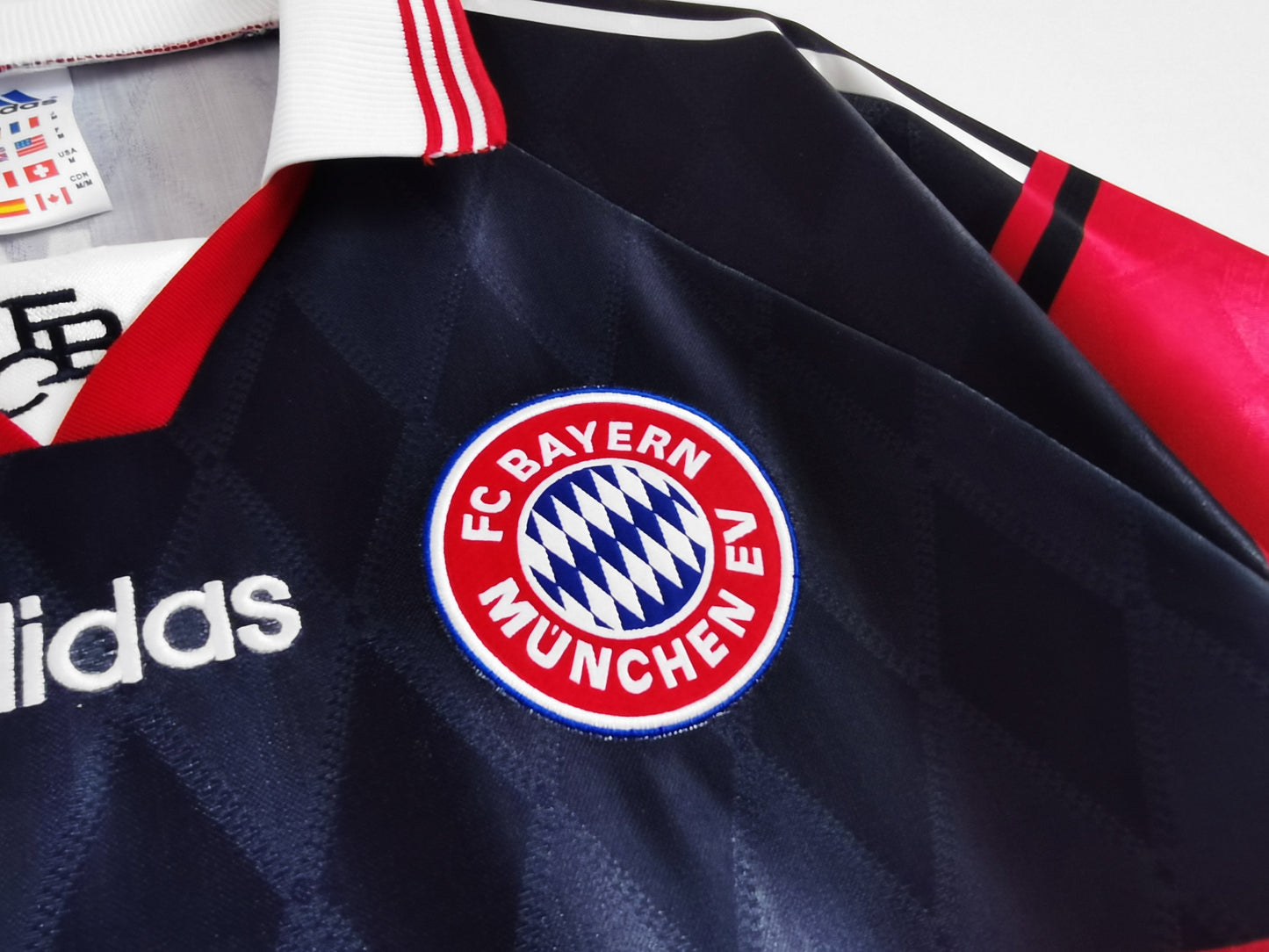 1997/1999 Bayern Munchen home kit