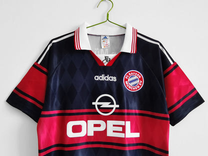 1997/1999 Bayern Munchen home kit
